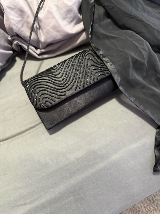 No Label Handbags - Elegant Black Beaded Evening Clutch
Plus free sheer shoulder wrap.
